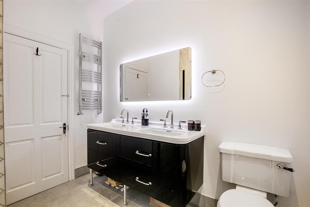 Prebend Mansions, W4 - TO LET