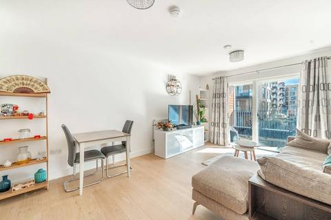 2 bedroom flat for sale, Grove Park, NW9, Edgware, London, NW9