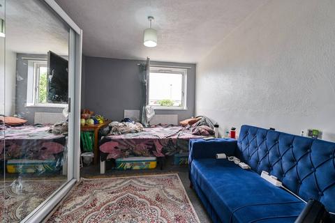 1 bedroom flat for sale, Roland Way, Elephant and Castle, London, SE17