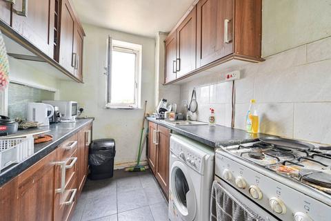 1 bedroom flat for sale, Roland Way, Elephant and Castle, London, SE17