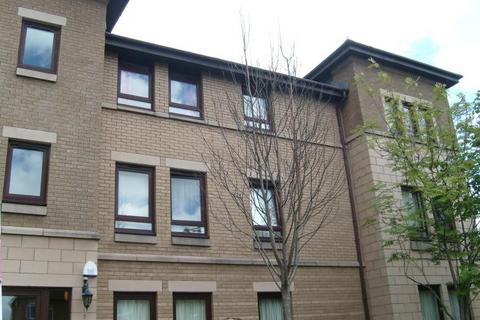 3 bedroom flat to rent, Woodrow Road, Glasgow G41