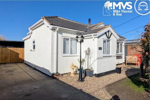 3 bedroom bungalow for sale, Seaview Parade, St Osyth Beach