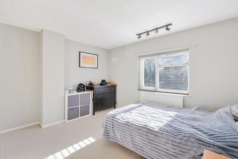 22 Dale View, Headley, Epsom, KT18 6EH