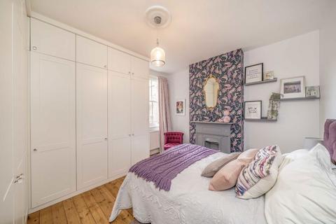 2 bedroom flat for sale, Swaby Road, London SW18