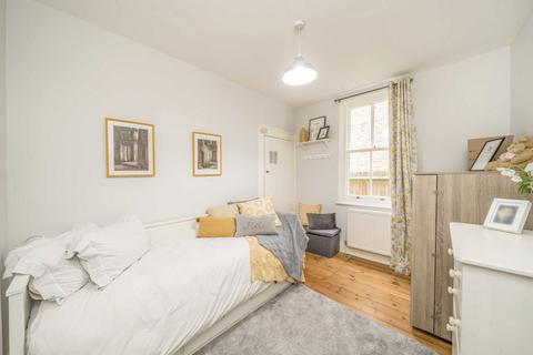 2 bedroom flat for sale, Swaby Road, London SW18