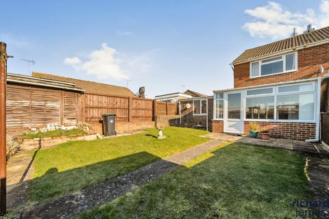 2 bedroom end of terrace house for sale, Betjeman Avenue, Royal Wootton Bassett, Royal Wootton Bassett, SN4