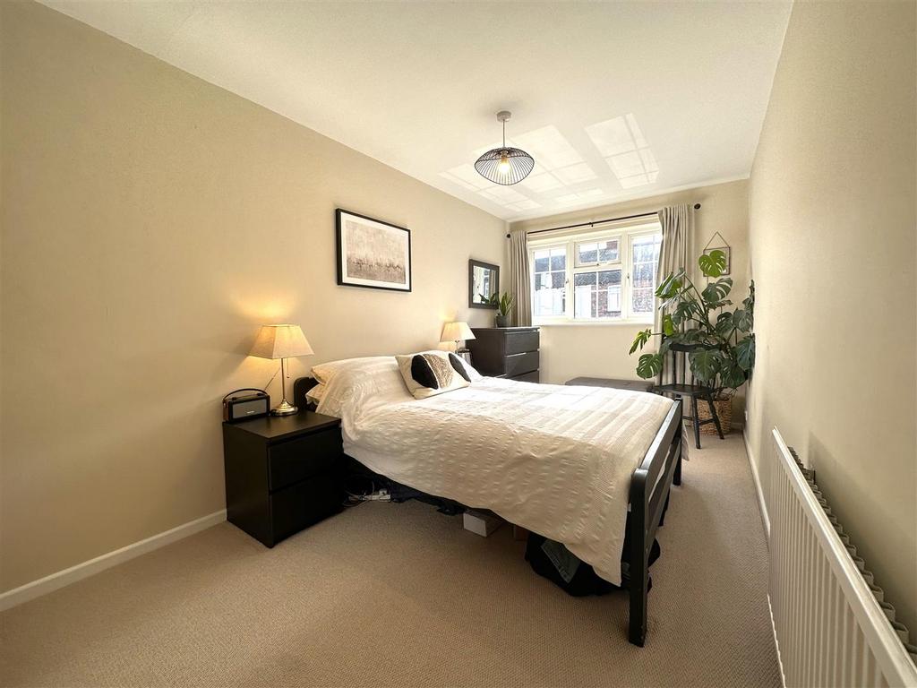 Master Bedroom 958