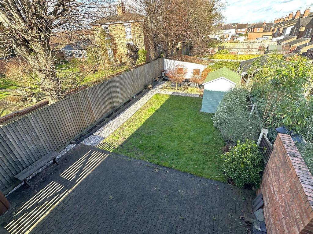Well-Appointed Garden 964