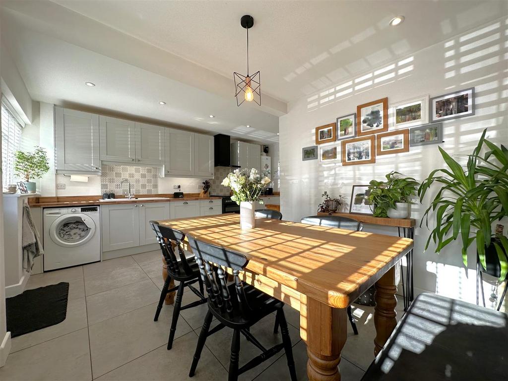 Superb Dining Kitchen 916