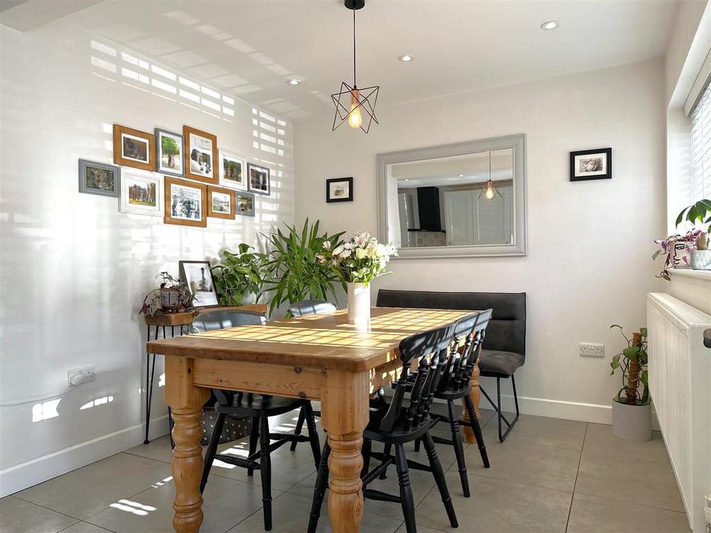 Dining Area 923