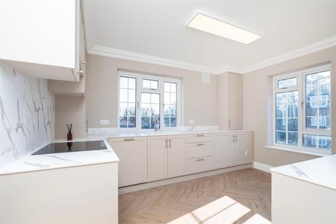40 Craigmount, Radlett, WD7 7LW