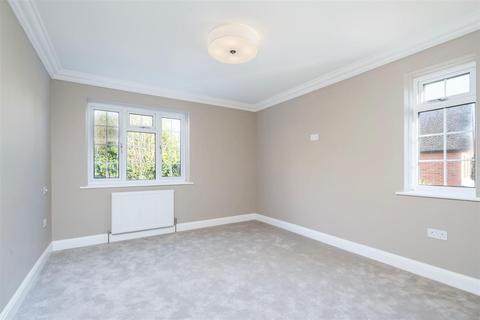 40 Craigmount, Radlett, WD7 7LW