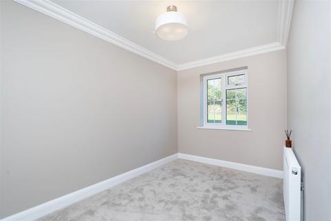 40 Craigmount, Radlett, WD7 7LW