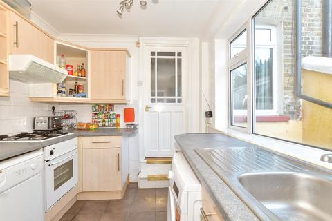 2 bedroom terraced house for sale, Raphael Road, Gravesend DA12