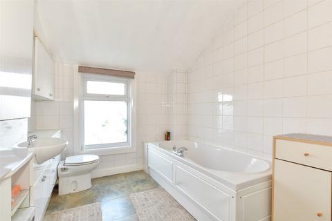 2 bedroom terraced house for sale, Raphael Road, Gravesend DA12