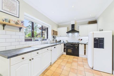 4 bedroom semi-detached house for sale, Chapel Street, Cawston