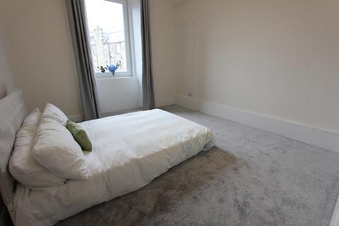 2 bedroom flat to rent, Wheatfield Road, Edinburgh EH11