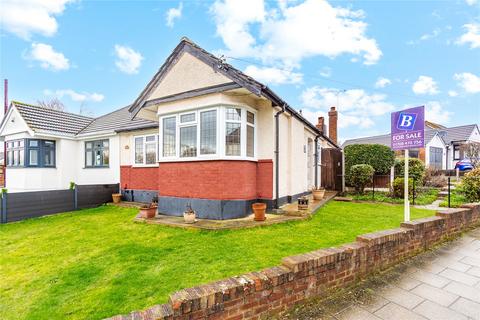 3 bedroom bungalow for sale, Goodwood Avenue, Hornchurch, RM12