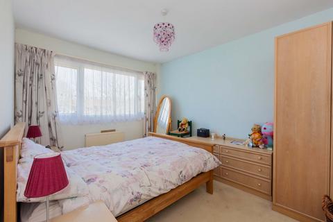 145 Tamar Way, Slough, SL3 8SZ