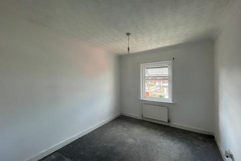 2 bedroom flat to rent, High Street, Hampshire SO50