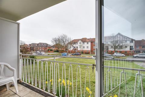 2 bedroom flat for sale, Cooden Drive, Bexhill-On-Sea