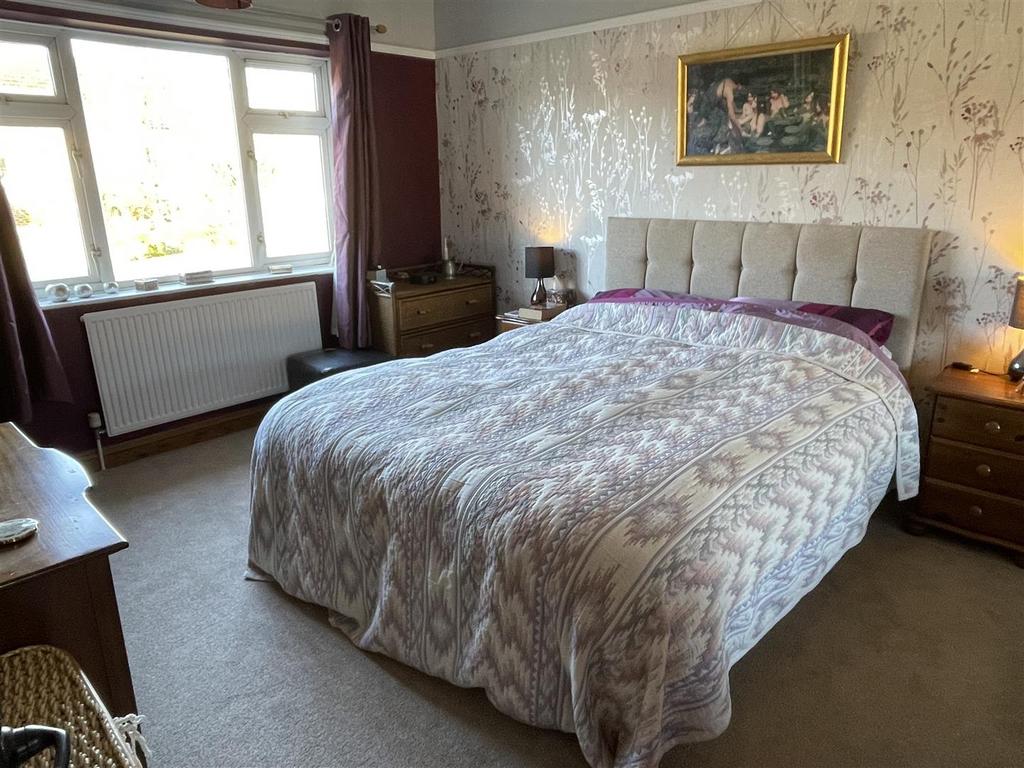 Bedroom 1.JPG