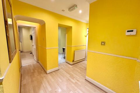 2 bedroom flat to rent, Brighton Street, Old Town, Edinburgh, EH1