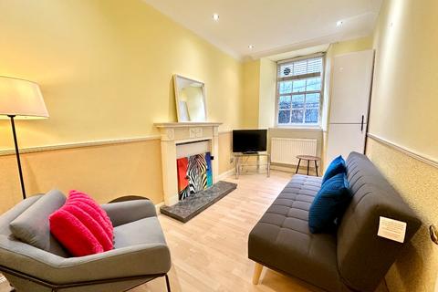 2 bedroom flat to rent, Brighton Street, Old Town, Edinburgh, EH1