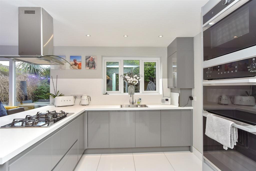 Kitchen/Dining Area