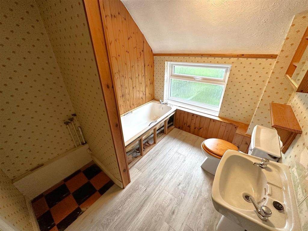 First Floor Bathroom 111