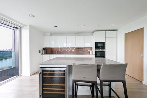3 bedroom flat to rent, Devan Grove, London N4