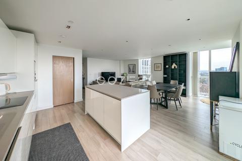 3 bedroom flat to rent, Devan Grove, London N4