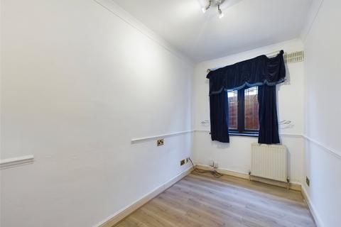 5 bedroom bungalow to rent, Ardleigh Green Road, Essex RM11