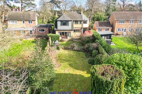 4 bedroom detached house for sale, Roundwood Avenue, Hutton Mount, Brentwood