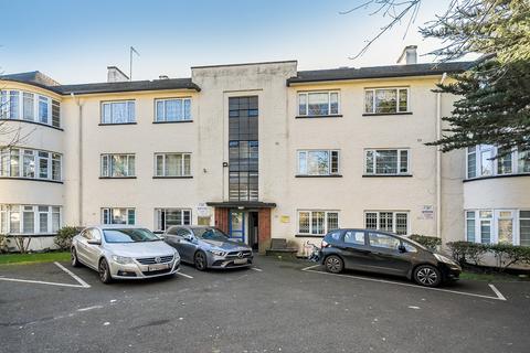 3 bedroom ground floor flat for sale, Edgware Court, Edgware, Greater London. HA8 7NP