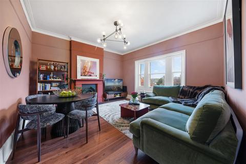 3 bedroom flat for sale, Belsize Park, London