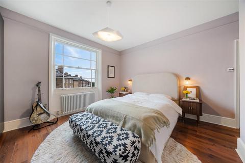 3 bedroom flat for sale, Belsize Park, London