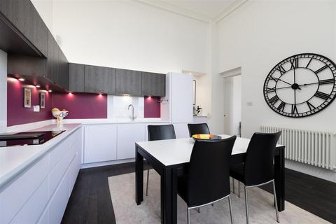 2 Hamilton Gardens, Perth, PH2 0SX