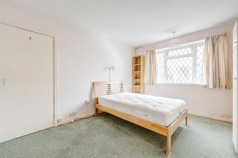 34 Half Moon Lane, Worthing, BN13 2EN