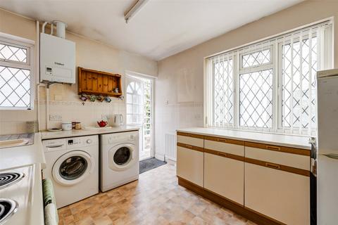34 Half Moon Lane, Worthing, BN13 2EN