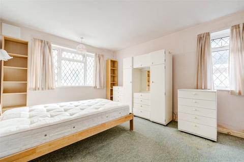 34 Half Moon Lane, Worthing, BN13 2EN