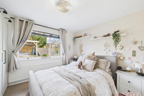 4 Abbey Gardens, Bangor On Dee, Wrexham, LL13 0DZ
