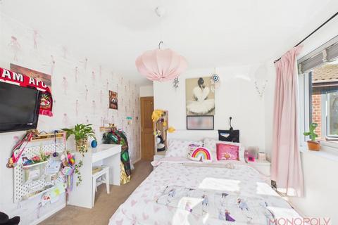 4 Abbey Gardens, Bangor On Dee, Wrexham, LL13 0DZ