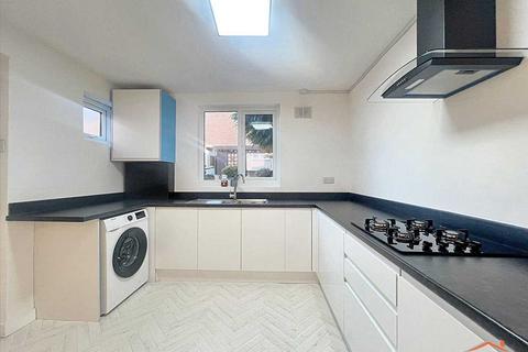 3 bedroom terraced house for sale, The Meads, Edgware