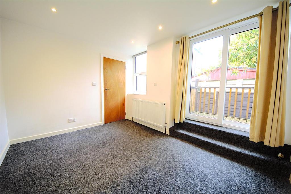 Bedroom 1.jpg