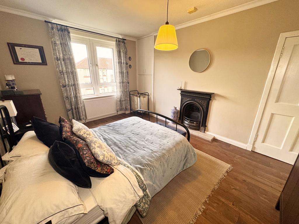 Bedroom 1 (2)