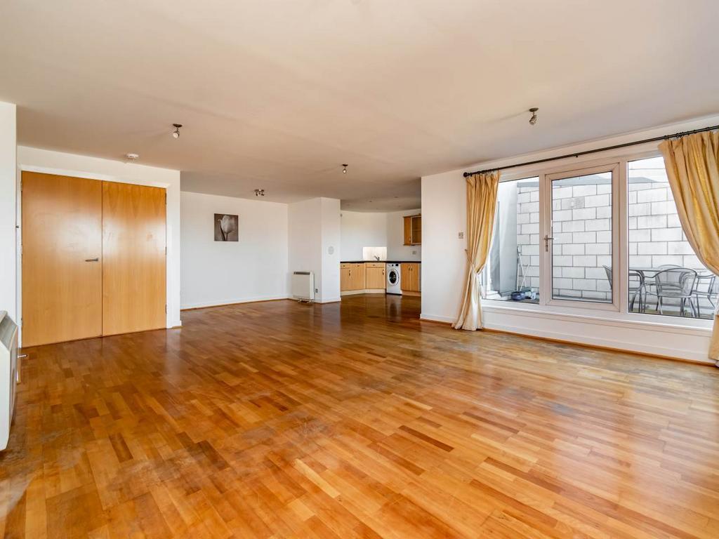 Sq ft living 2 64746