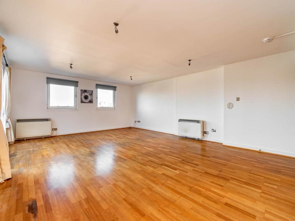 Sq ft living 64746 4
