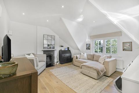 6b Parklands, Surbiton, KT5 8EA