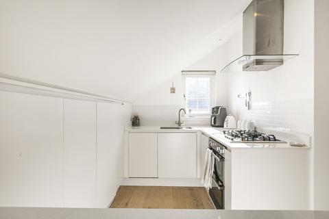 6b Parklands, Surbiton, KT5 8EA